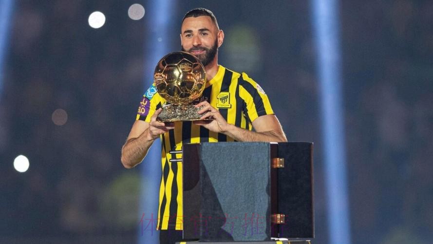 差一点!本泽马脚腕巧射中柱 1数据本赛季西甲第1